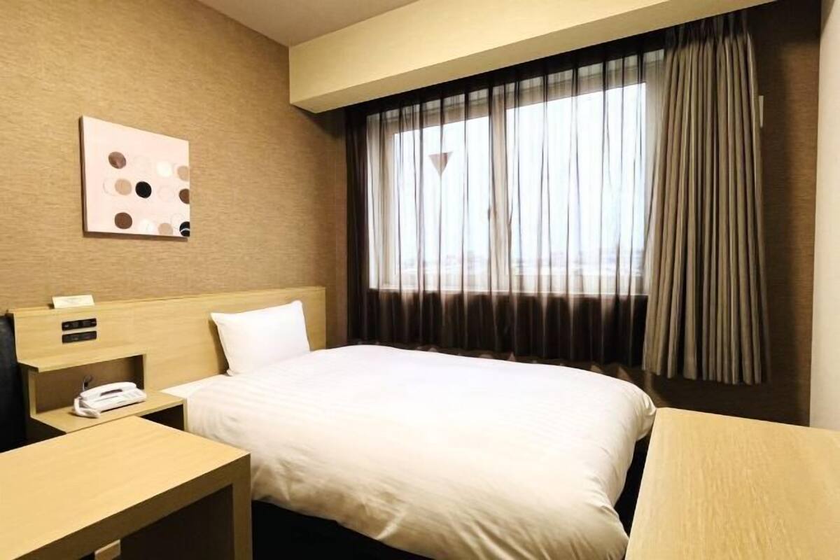 1 bedroom, desk, free WiFi, bed sheets