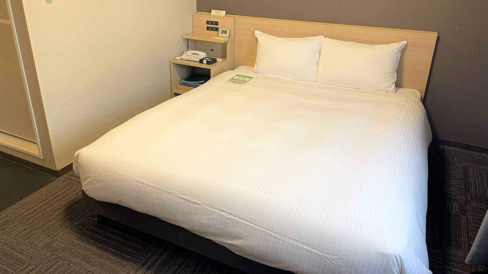 Desk, WiFi (free), bed sheets