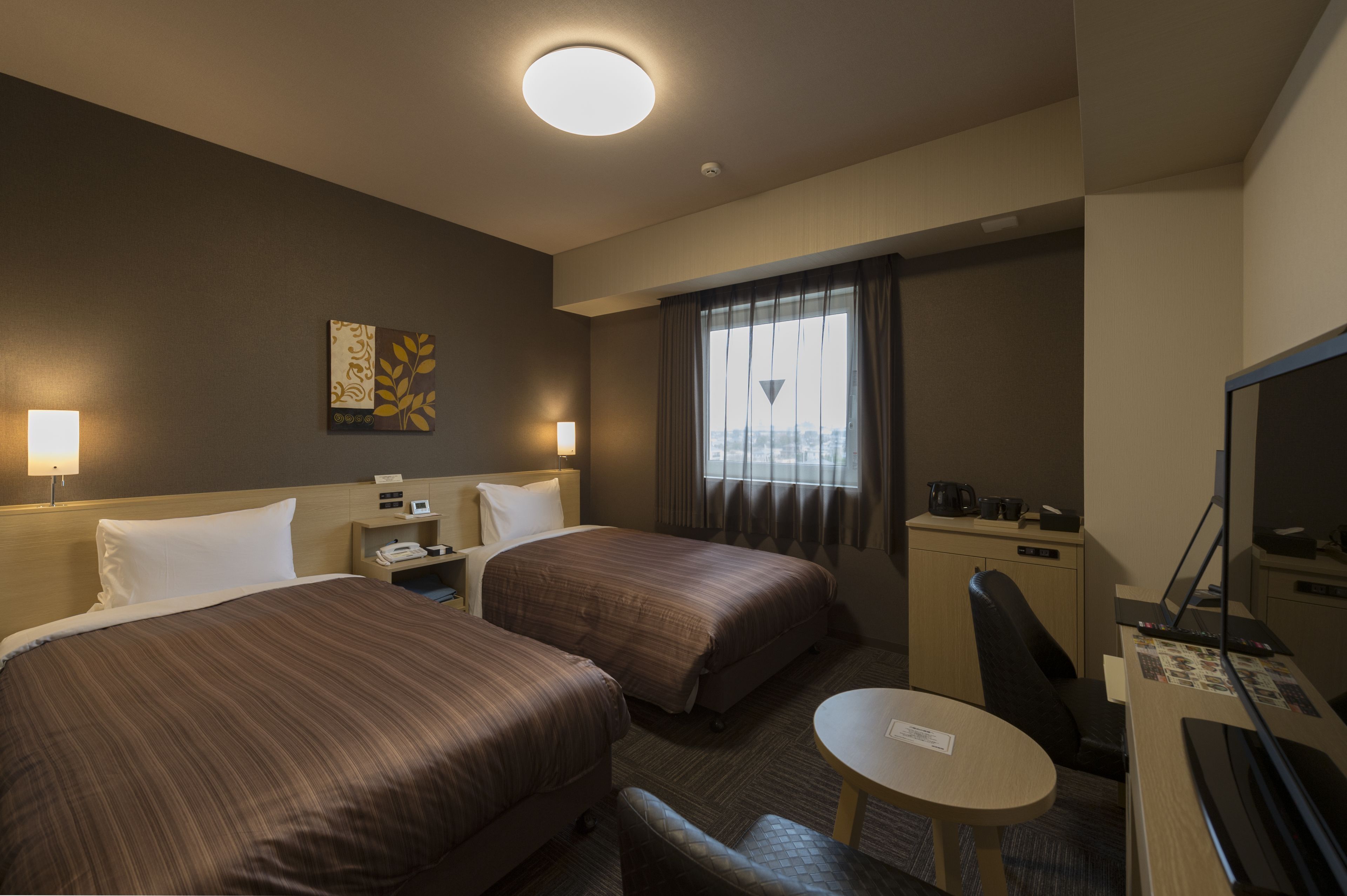 Desk, free WiFi, bed sheets