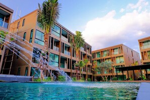 Outdoor pool - The Pixel Panwa (Wichit)
