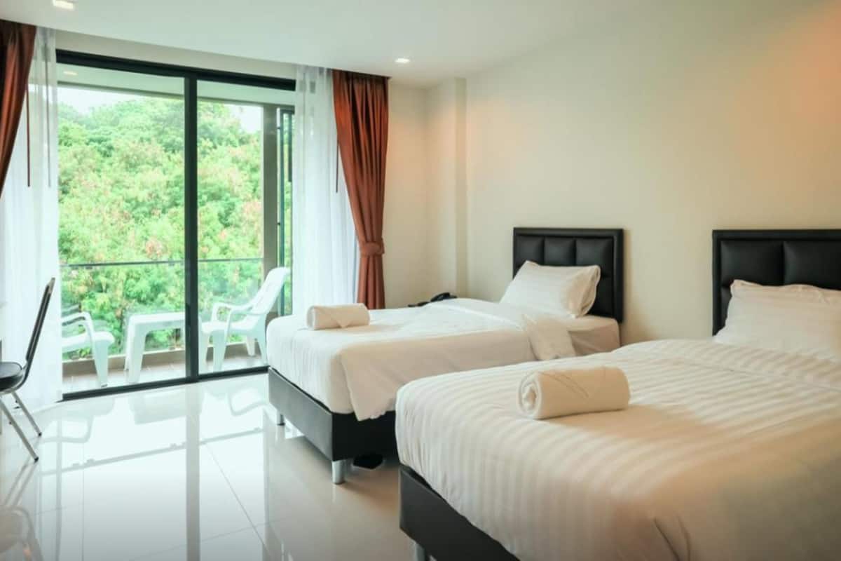 Superior Room, Mountain View | Minibar, in-room safe, desk, WiFi (free)