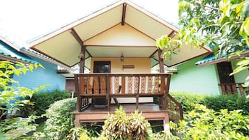 Bungalow with Garden View | ๊ฐ์ด ์นจ๋, ๋ฌด๋ฃ WiFi