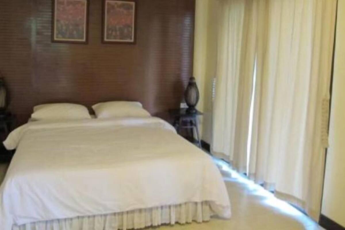Rollaway beds (surcharge), WiFi (free)