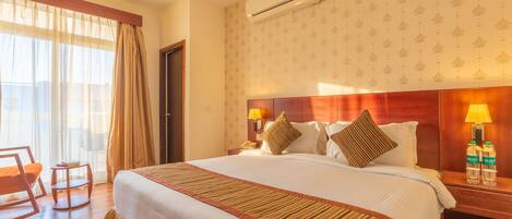 Premium bedding, down duvets, free minibar items, in-room safe