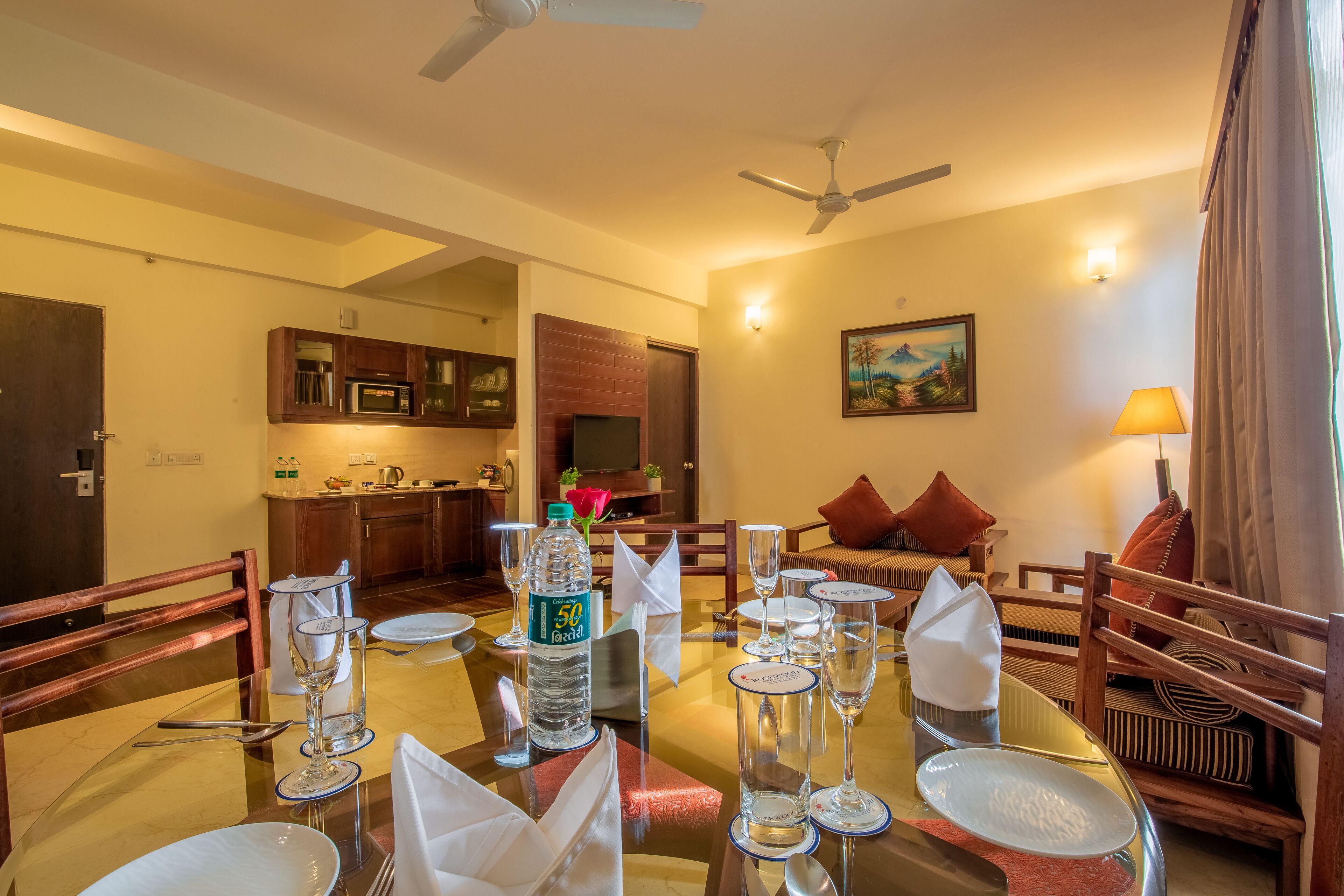 Luxury Suite, 1 Bedroom, Kitchenette, Mountain View | City view