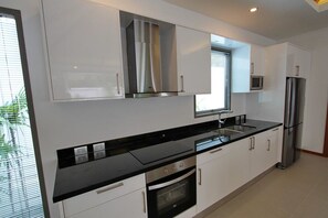 Luxury Villa | Private kitchen | Full-size fridge, microwave, oven, stovetop