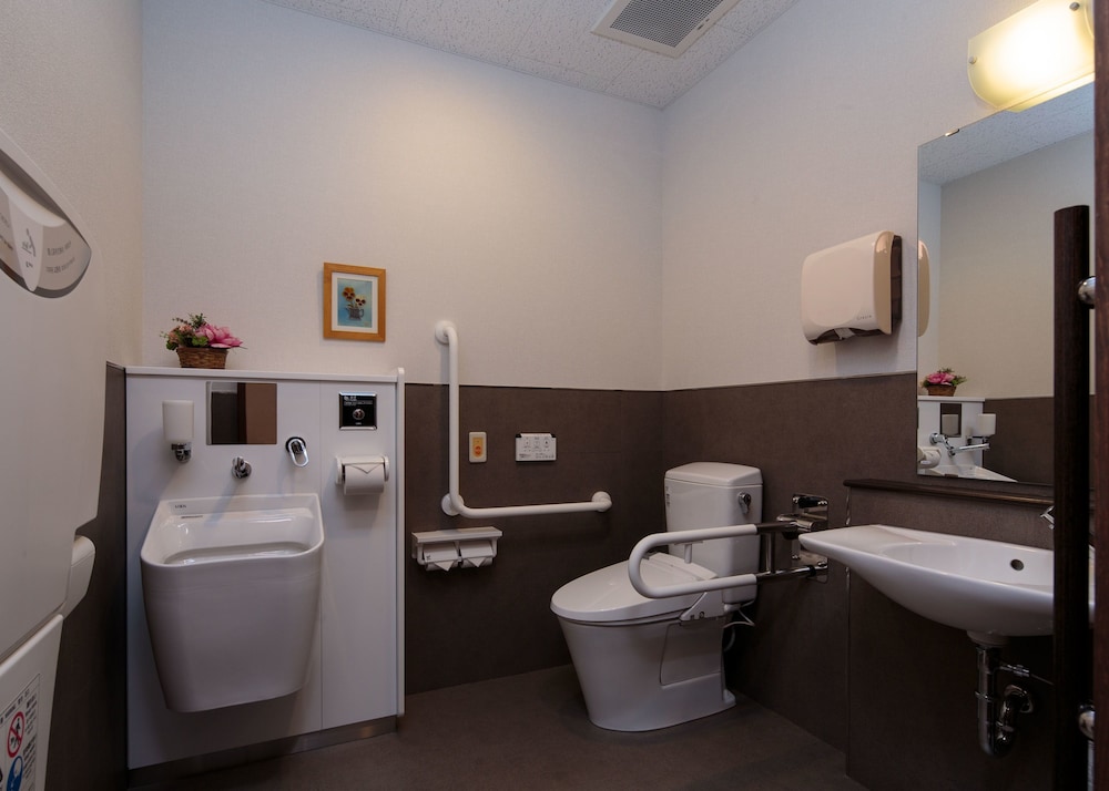 Hotel Route Inn Takaoka Ekimae by null