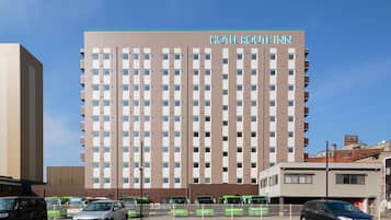 Self parking (JPY 1000 per night)