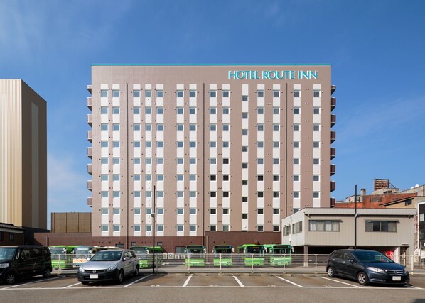 Self-parking (surcharge) - Hotel Route - Inn Takaoka Ekimae (Takaoka)
