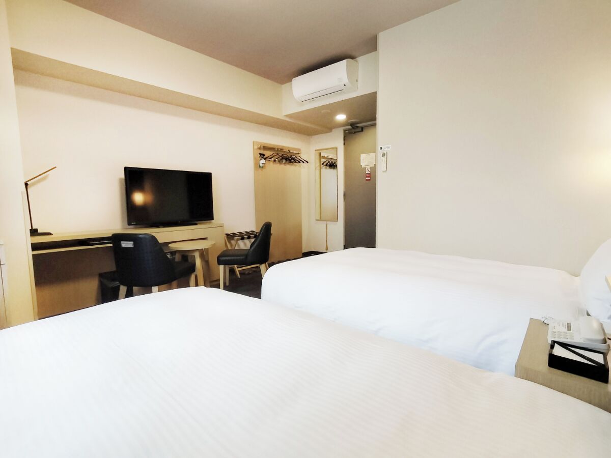 1 bedroom, desk, free wifi, bed sheets