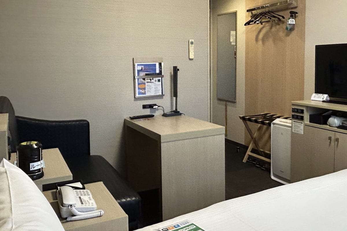 Desk, WiFi (free), bed sheets