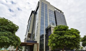 Exterior - Treebo Admiral Suites New Usmanpura (Chhatrapati Sambhajinagar)