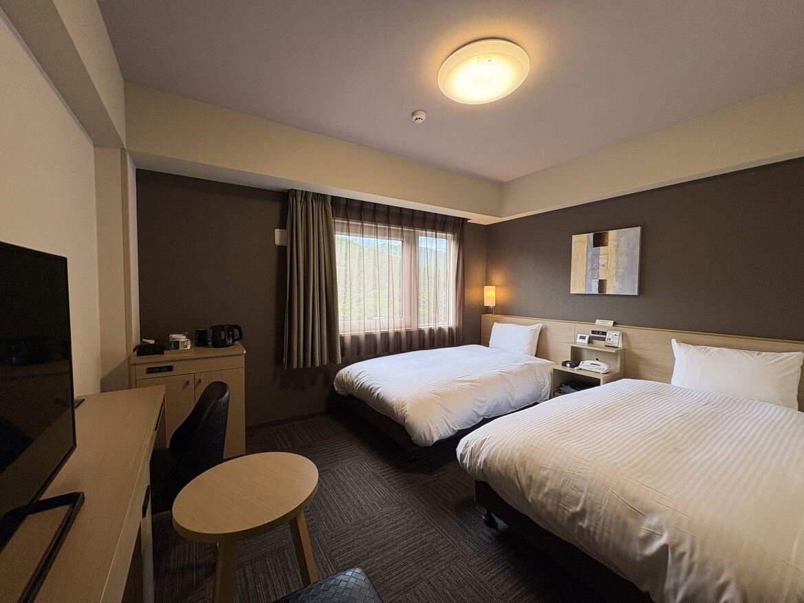 Desk, free WiFi, bed sheets