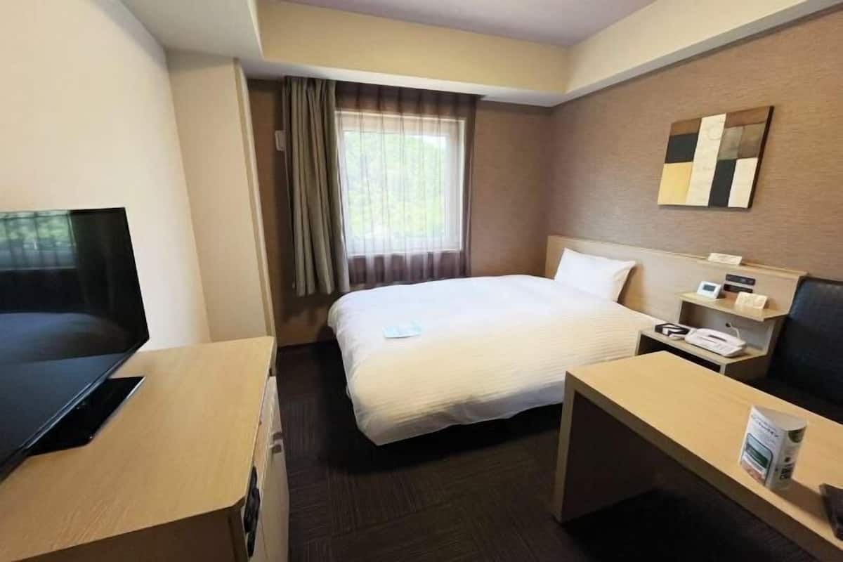 1 bedroom, desk, free WiFi, bed sheets