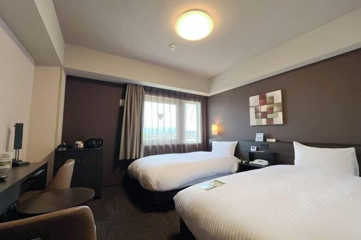 1 bedroom, desk, free WiFi, bed sheets