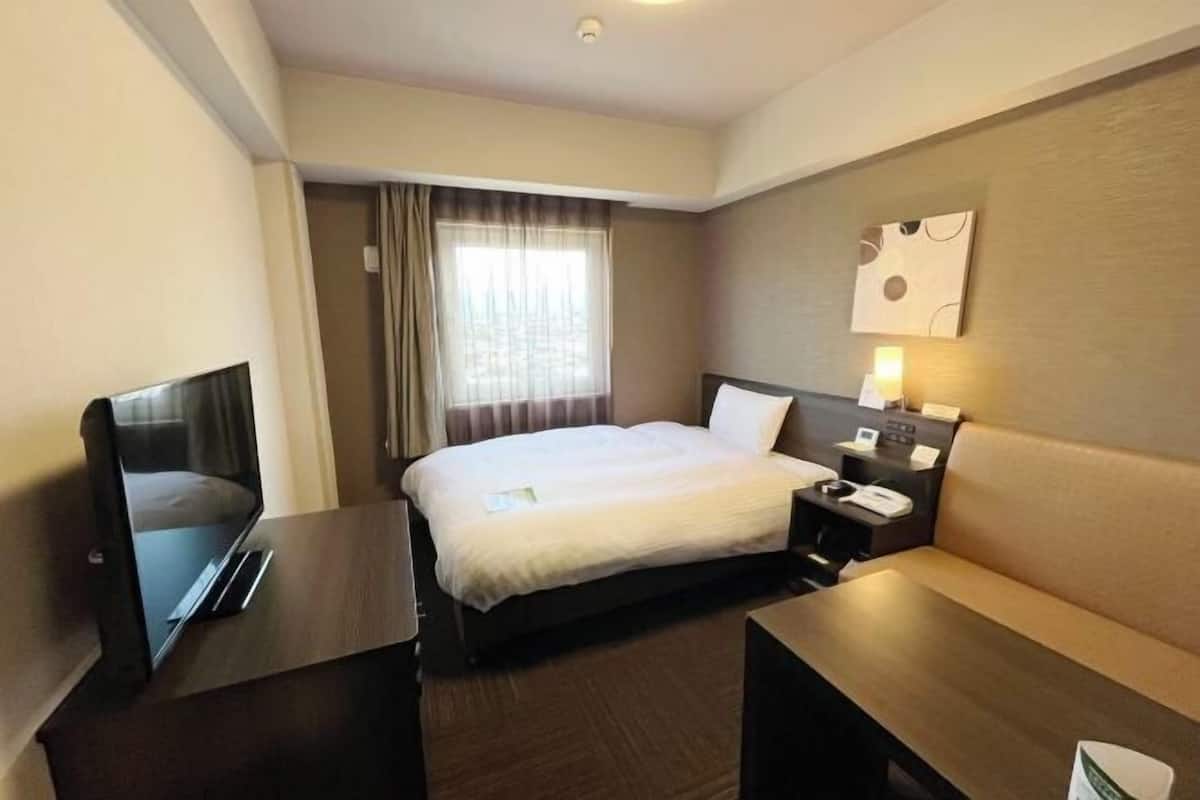1 bedroom, desk, free WiFi, bed sheets