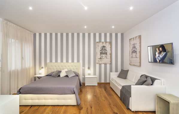 Premium bedding, minibar, in-room safe, desk