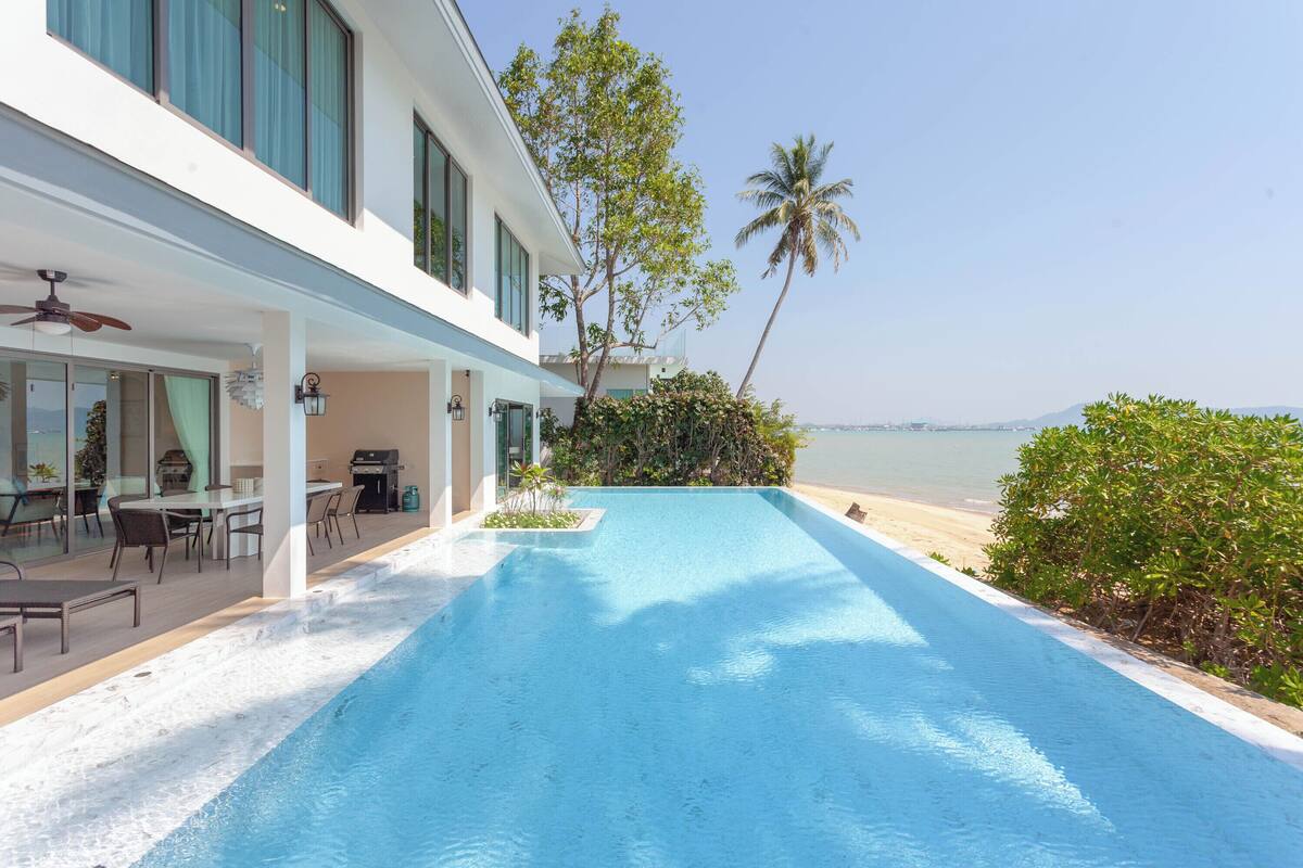 4-Bedroom Beachfront Pool Villa | Safe på rommet, skrivebord og skrivebord for bærbar PC
