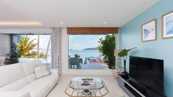 In-room safe, individually furnished, desk, laptop workspace