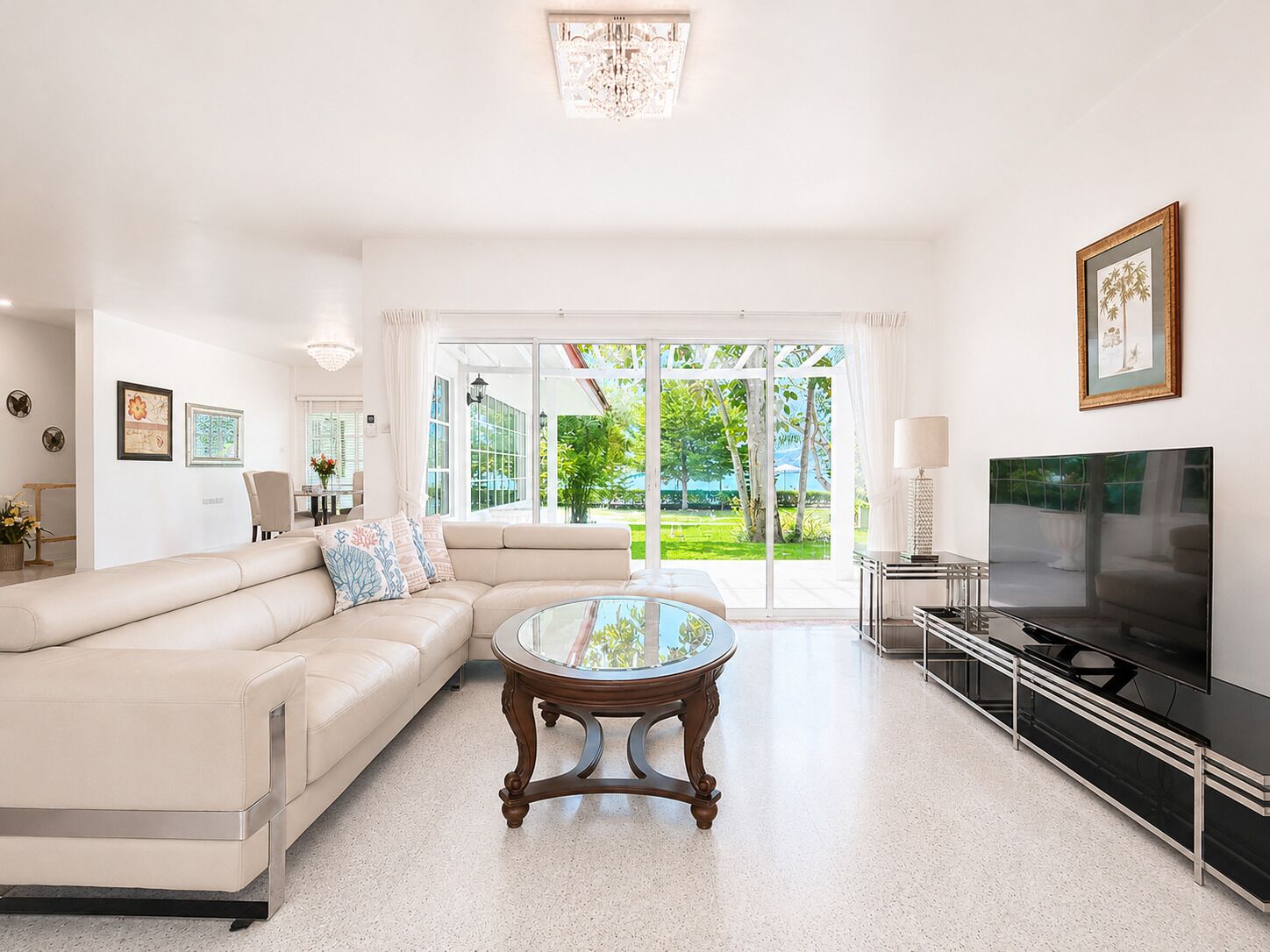 2-Bedroom Villa with Sea View | Living area