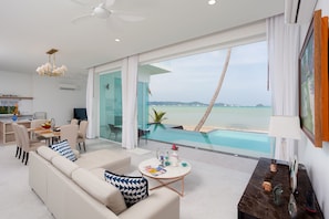 3-Bedroom Beachfront Infinity Pool Villa | Coffres-forts dans les chambres, ameublement personnalisé, bureau