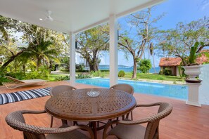 3-Bedroom Seafront Pool Suite | Näkymä huoneesta