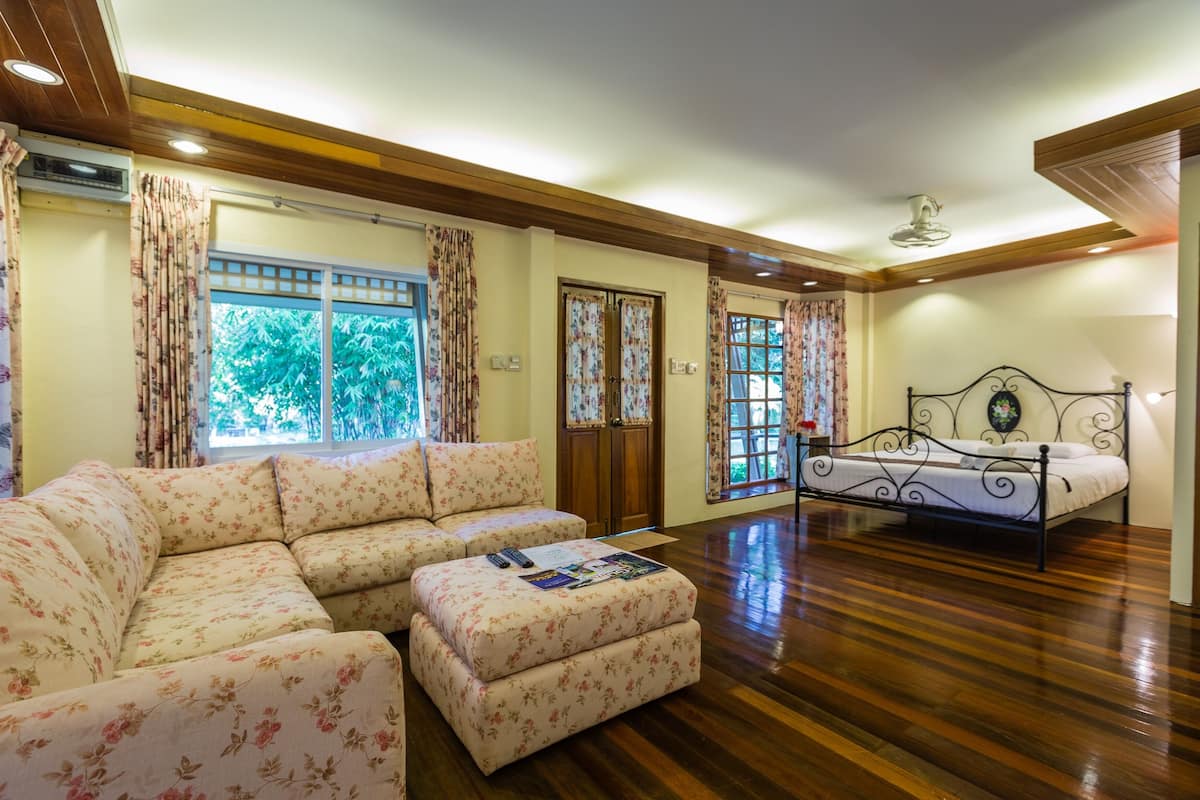 1-Bedroom Villa in the Garden | Living area