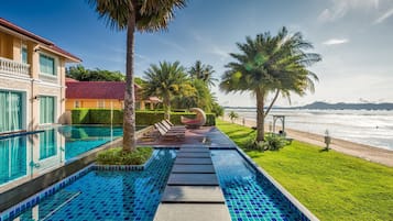 Villa | Värdeförvaringsskåp på rummet, unika möbler och skrivbord