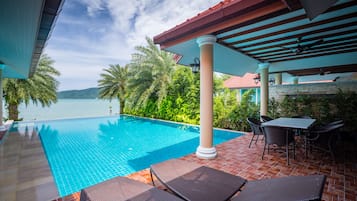 In-room safe, individually furnished, desk, laptop workspace