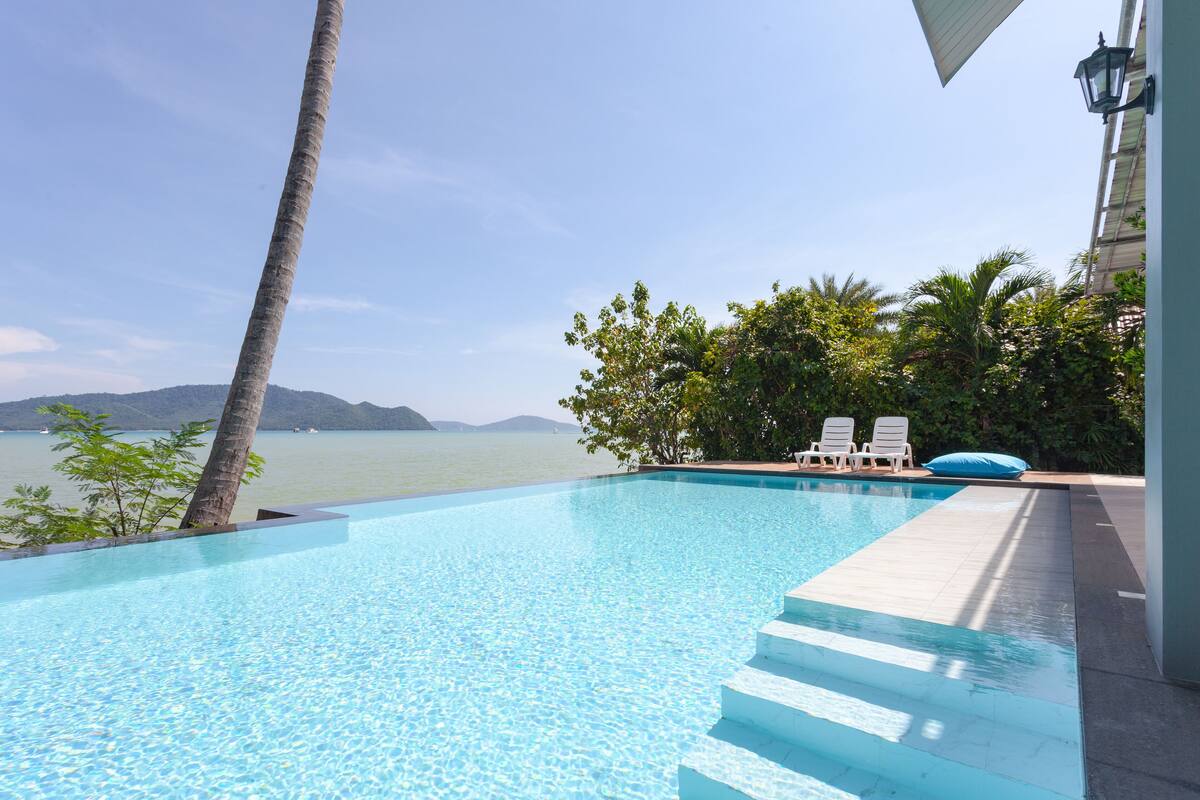2-Bedroom Beachfront Pool Villa | Safe på rommet, skrivebord og skrivebord for bærbar PC