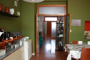 Colazione a base di specialità locali inclusa, servita tutte le mattine