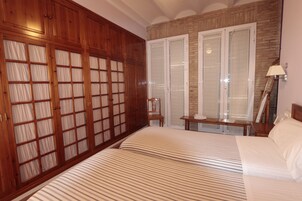 Habitación estándar con 2 camas individuales (Valeria 103) | 6 dormitorios, edredones de plumas, colchones viscoelásticos