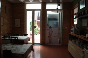 Desayuno típico de la región gratuito y diario