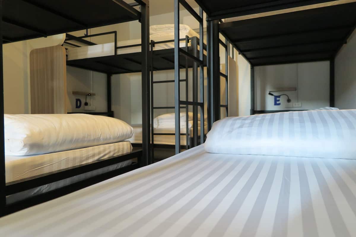 Dorm 12 Beds Mix Ensuit | Vista dalla camera