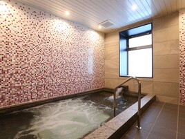 Bañera de hidromasaje cubierta