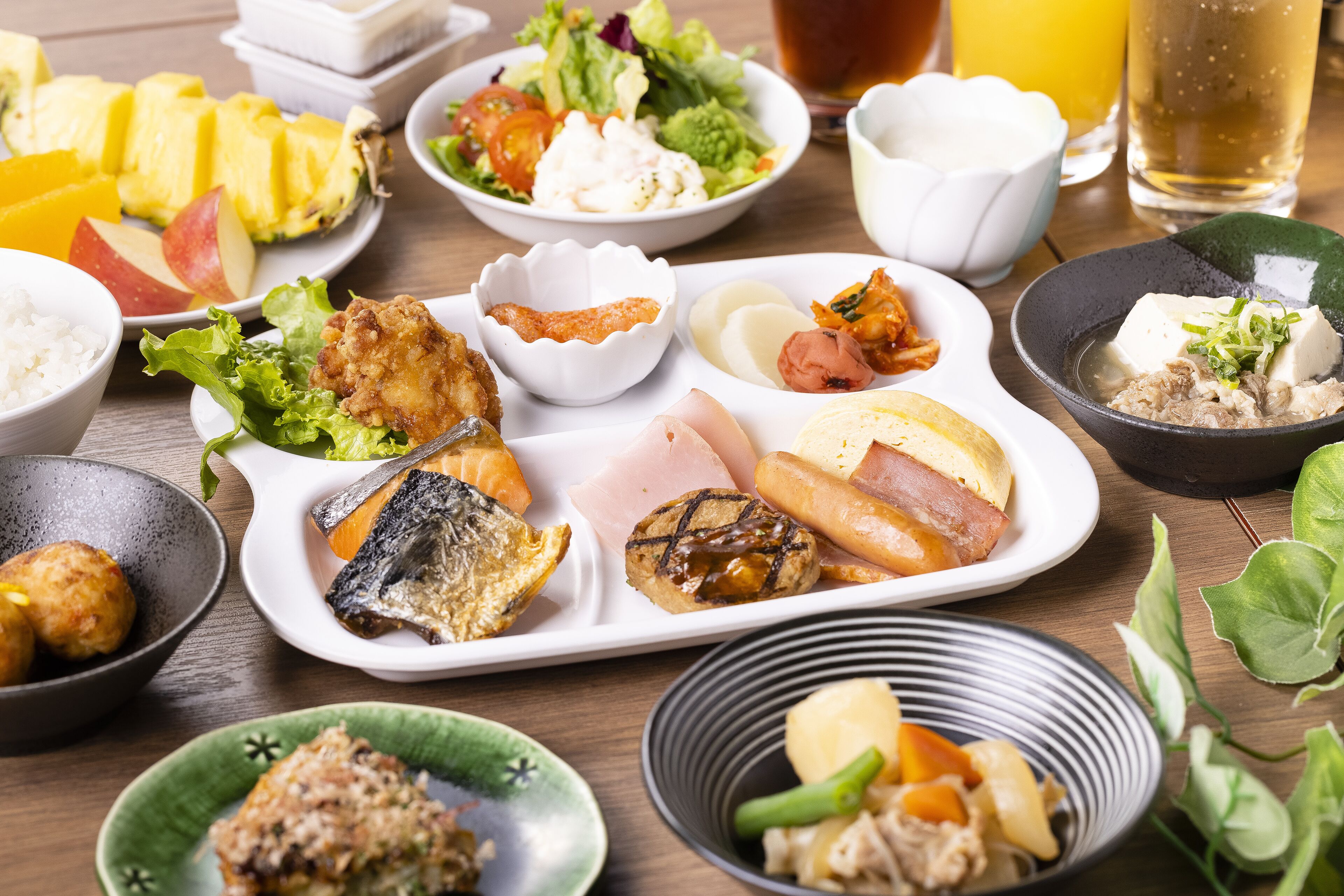 Daily buffet breakfast (JPY 1500 per person)