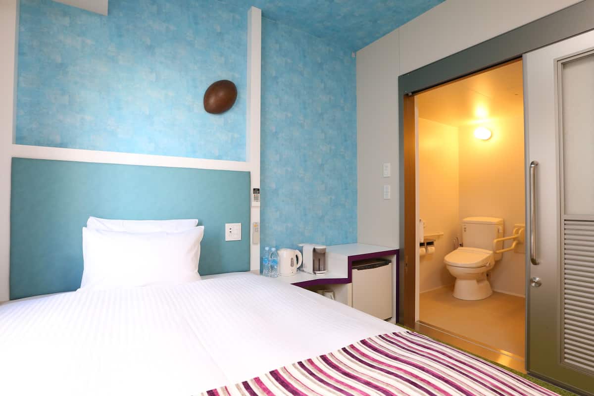 universal room, non smoking | down duvets, desk, blackout curtains, soundproofing