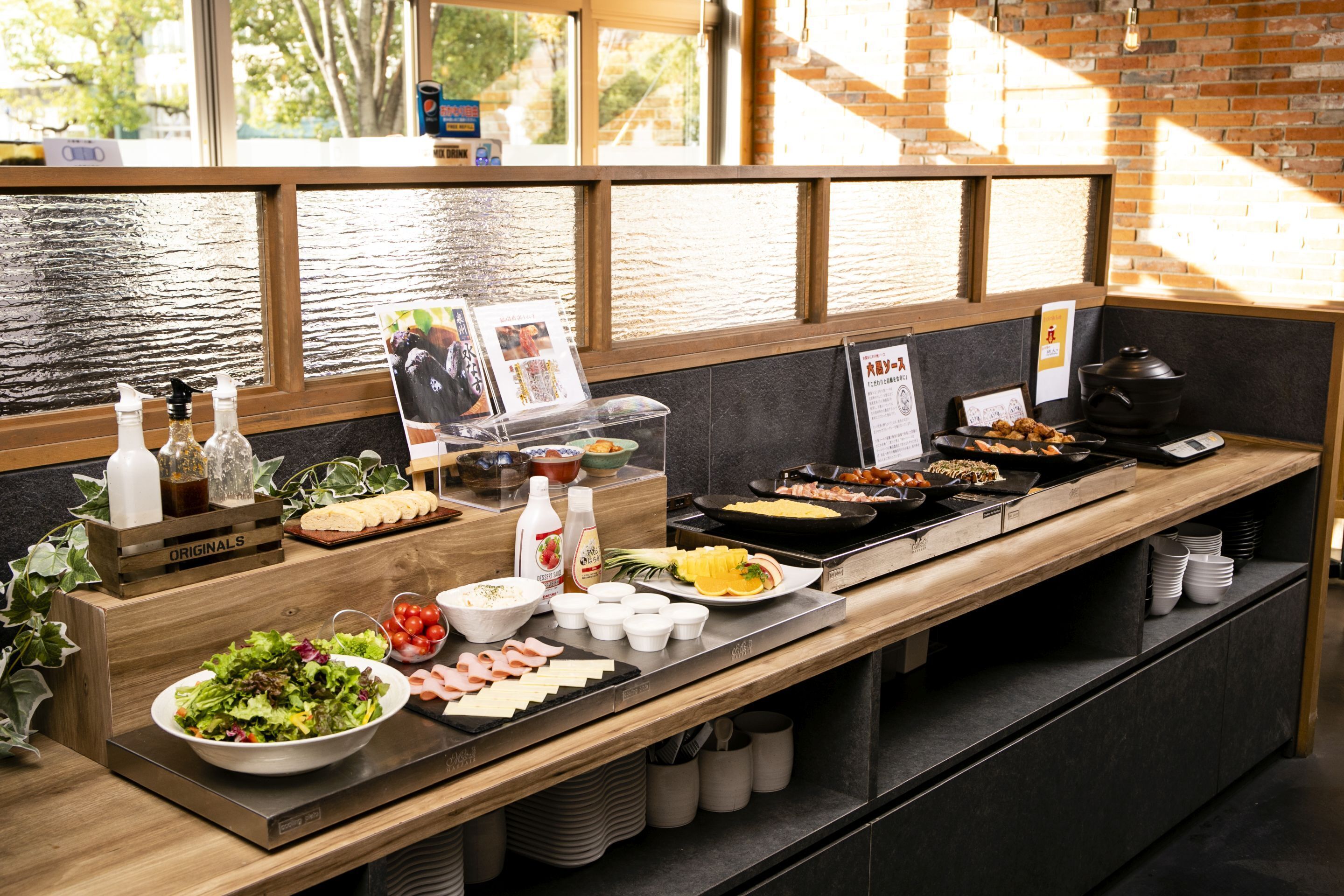 daily buffet breakfast (jpy 1500 per person)