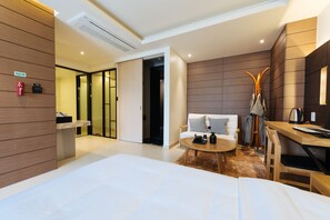 Premium | Desk, blackout drapes, soundproofing, free WiFi - Boutique Hotel XYM Pyeongtaek (Pyeongtaek)