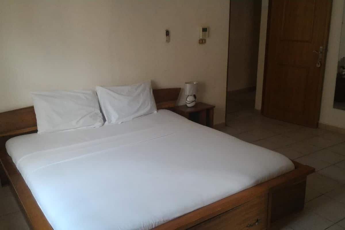 1 bedroom, premium bedding, minibar, blackout curtains