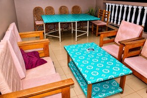 Unclassified image, 3 of 25, button - Residence Diane (Ouagadougou)