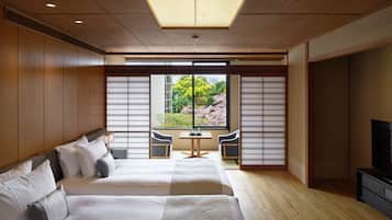 Habitación tradicional, para no fumadores (Premier Japanese Garden Suite,67.2sqm) | 2 habitaciones, edredón y caja de seguridad en la habitación