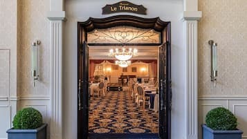 4 restaurants, breakfast, lunch, dinner served; Japanese cuisine