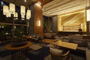 大廳酒吧、花園景觀、每日營業