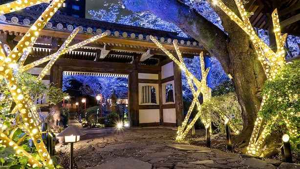 A traditional Japanese building with a stone pathway leading to a wooden structure. - Takanawa Hanakohro, a Member of Small Luxury Hotels of the World (Tokyo)