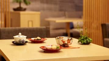 Lobby lounge, garden views, open daily