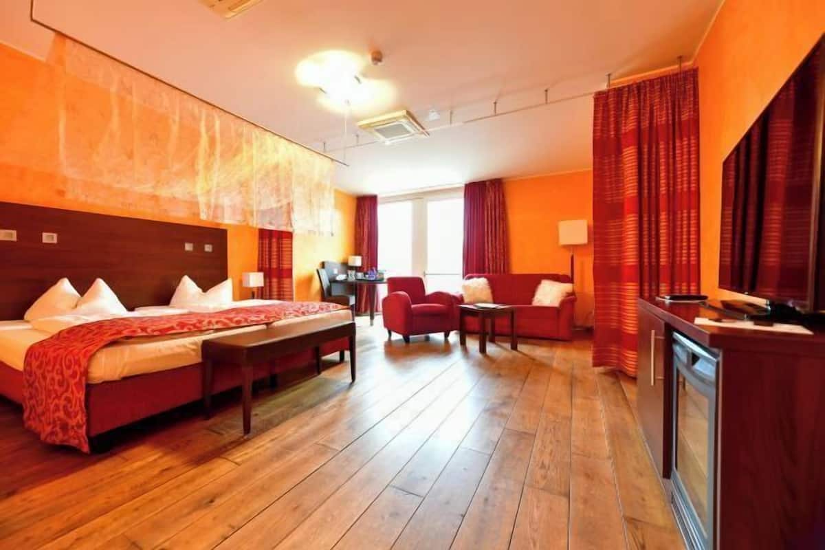 1 bedroom, minibar, in-room safe, desk