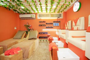 3 Behandlungsräume, Maniküre und Pediküre