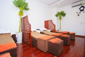 3 salas de tratamientos, manicura y pedicura