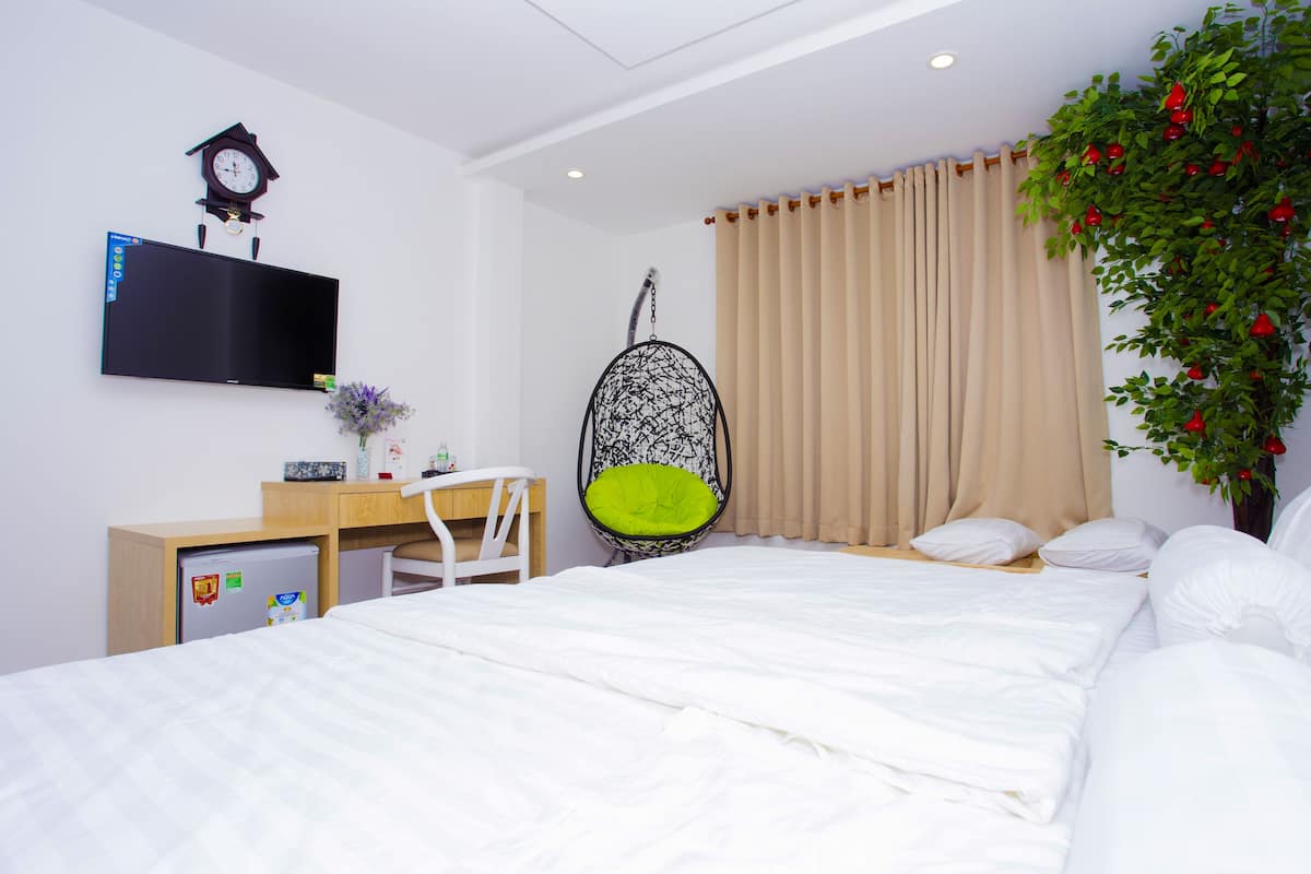 Zweibettzimmer | Minibar, Zimmersafe, Schreibtisch, kostenloses WLAN